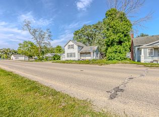 424 N Main St, Moweaqua, IL 62550
