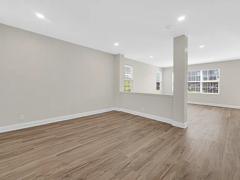 803 W Courtland St — Photo 5