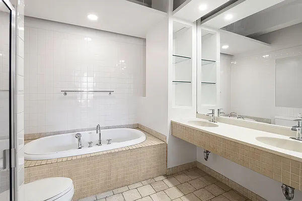 Rented by UbiQ NY | media 15