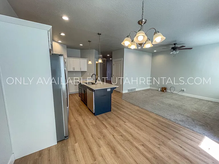 4237 W 2010 N — Photo 7