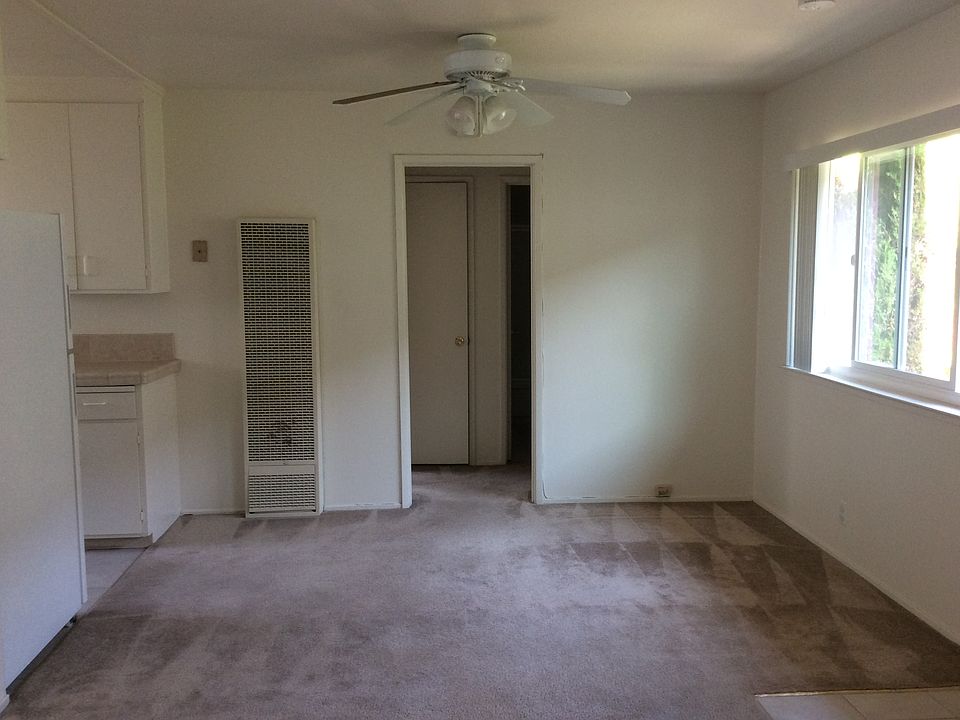 1st image of 1349 Park Dr APT 2