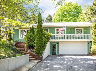 6066 S West Bay Shore Dr, Traverse City, MI 49684