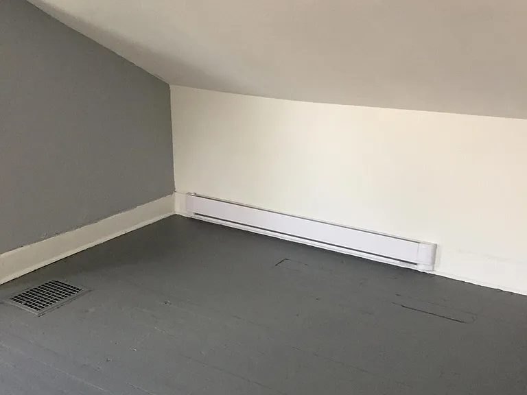 513 Edmond St #2 — Photo 8