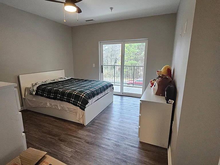 Primary Bedroom - Includes en-suite bathroom & walk-in closet