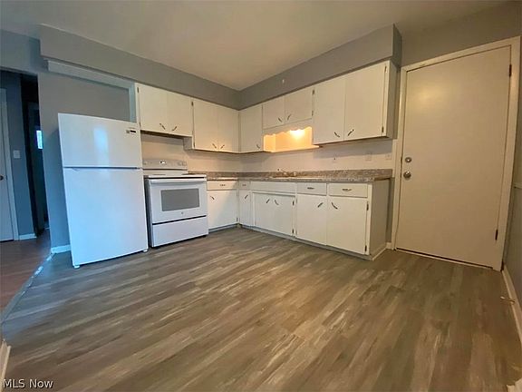 3rd image of 1382 Bellevue Ave