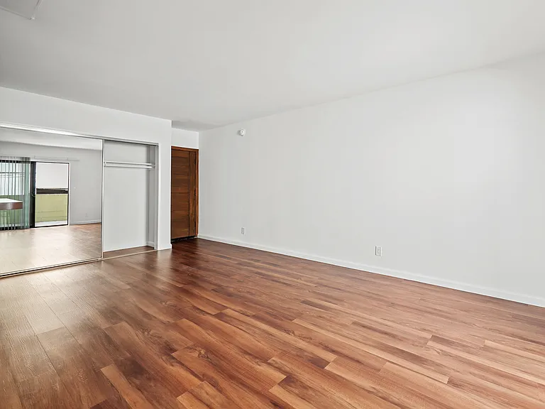 1832 Purdue Ave — Photo 7