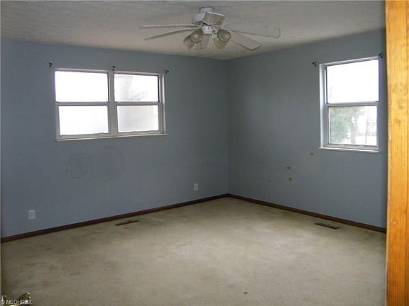 5th image of 811 Front St