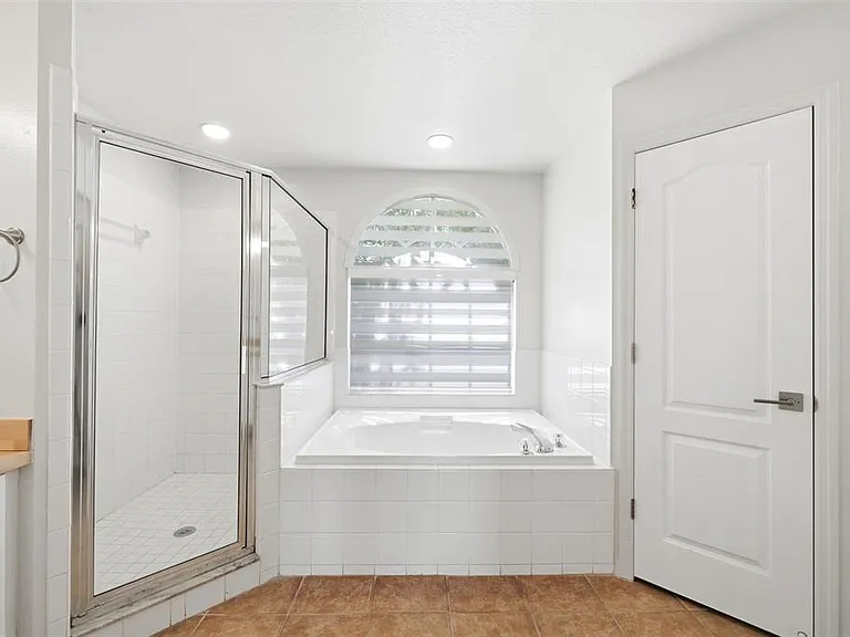 2210 Towering Oaks Cir — Photo 27