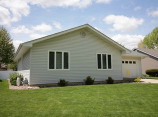 302 Basswood Dr #4, North Aurora, IL 60542