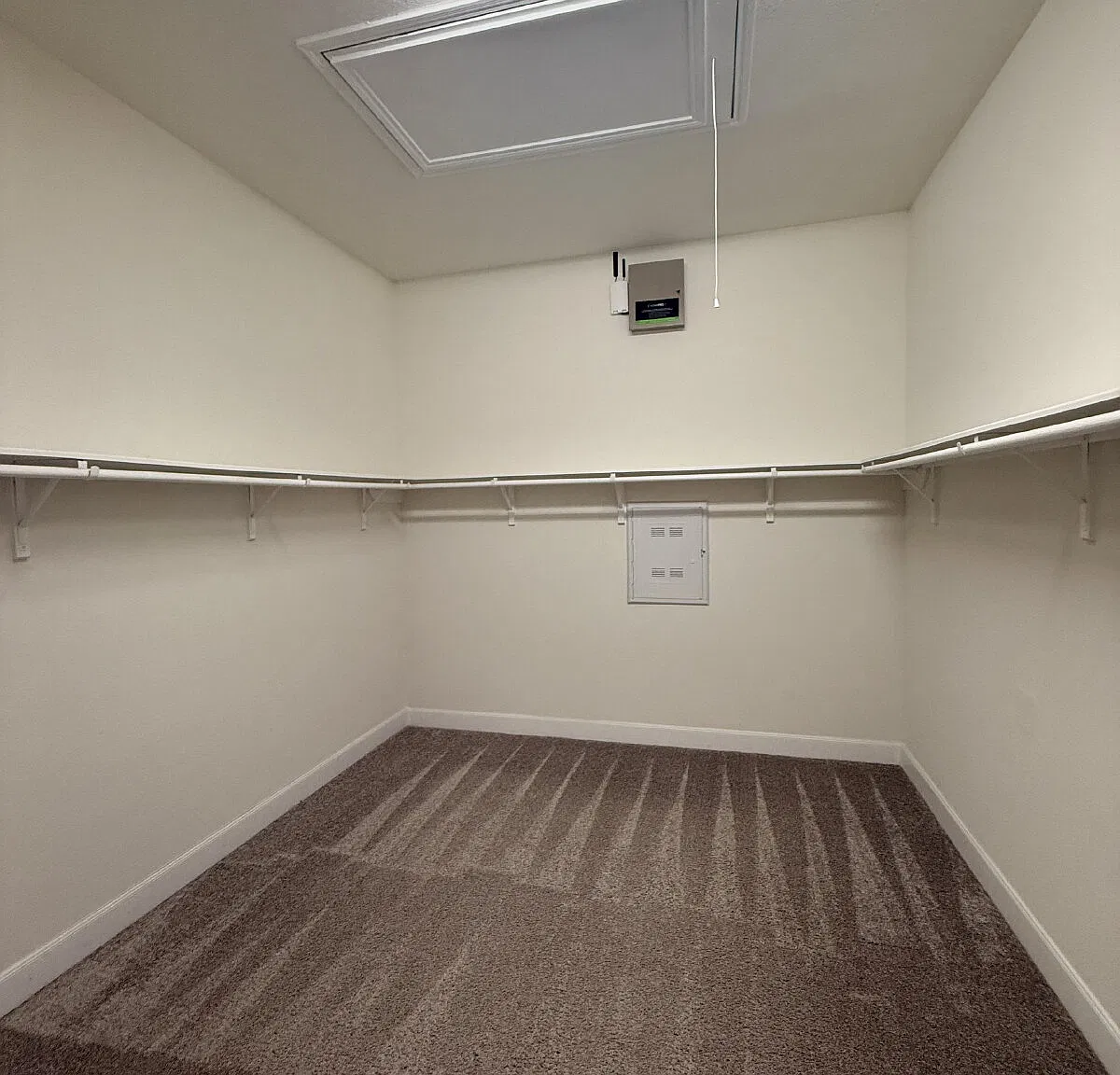 3 bed, 2.5 bath, 3048 sqft, $2,800 — Photo 3