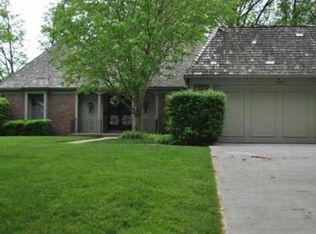 8316 Somerset Dr, Prairie Village, KS 66207