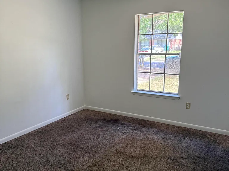 1009 Michelle Dr — Photo 9