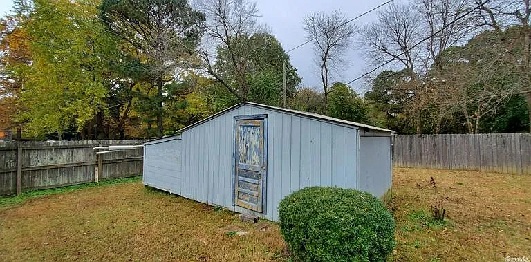 2205 Amy Ann St — Photo 13