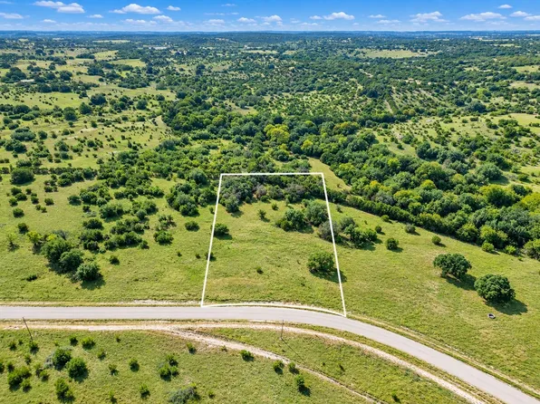 1745 Hidden Oaks Trl, Glen Rose, TX 76043