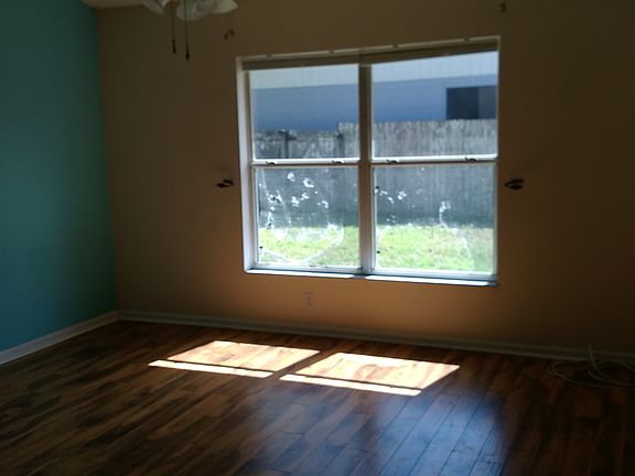 5th image of 131 Kelly Cir