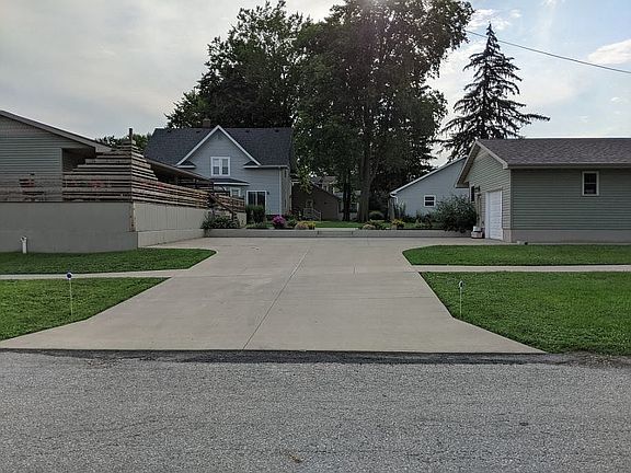 3rd image of 522 E Detroit Ave
