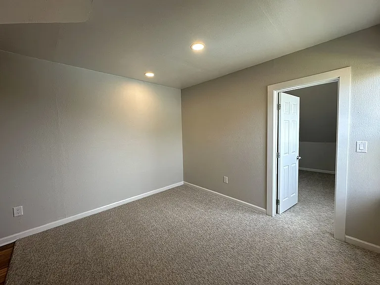 2317 Grand- 5 Unit — Photo 38