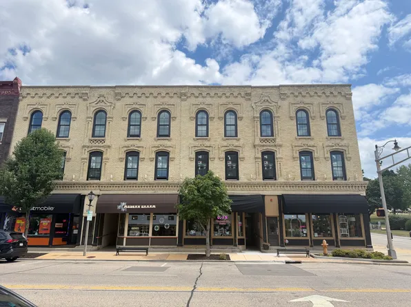 37 S Main St #204, Janesville, WI 53545