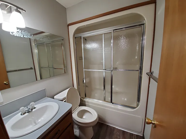 312 S Zion St — Photo 8