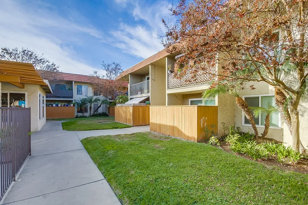 2 bed, 896 sqft, $2,200 — Photo 4