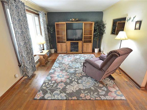 2nd image of 412 Tudor Ln