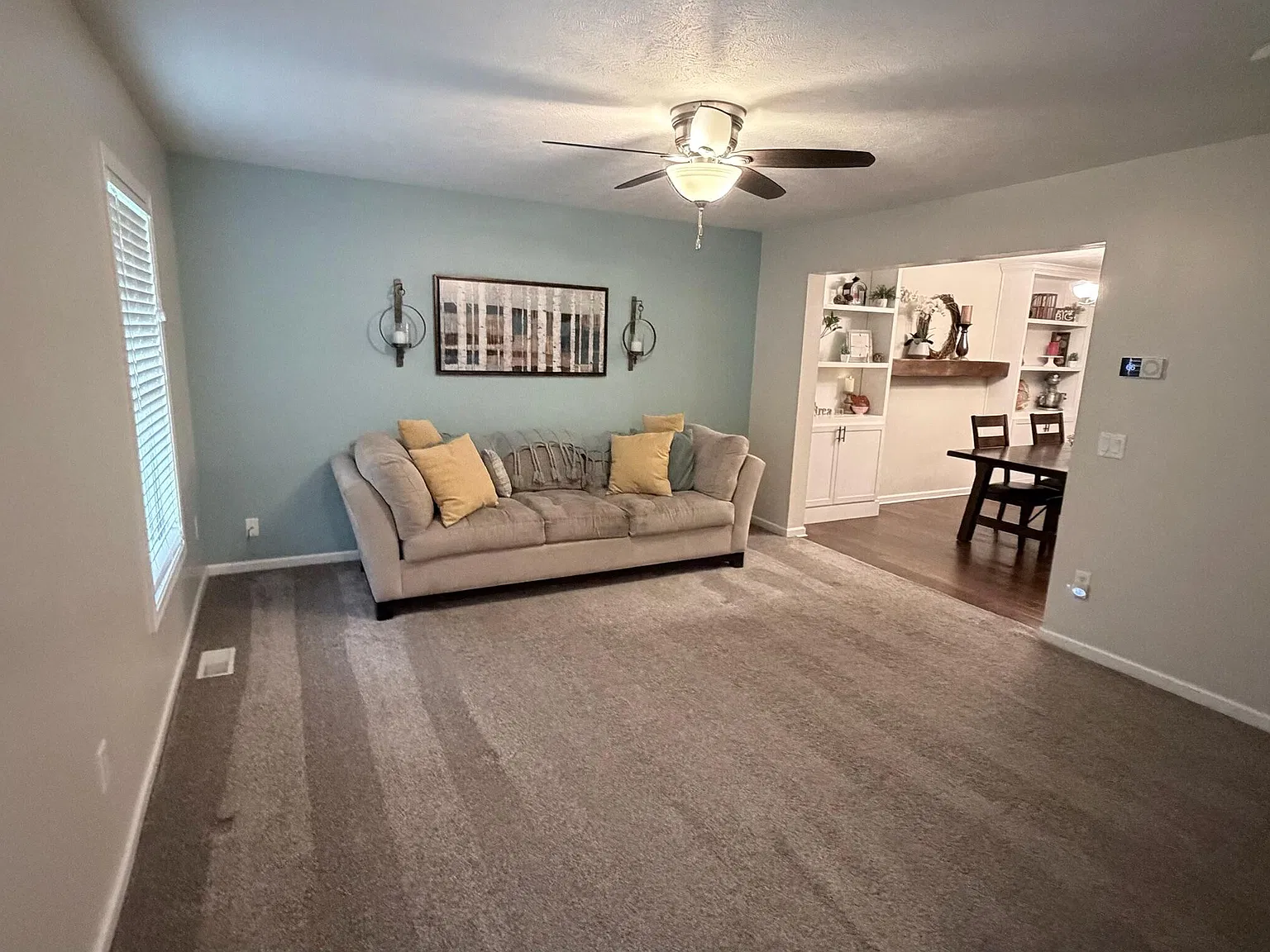 3 bed, 3.5 bath, 2400 sqft, $2,700 — Photo 3