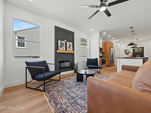 4th image of 3126 Boright Dr NE