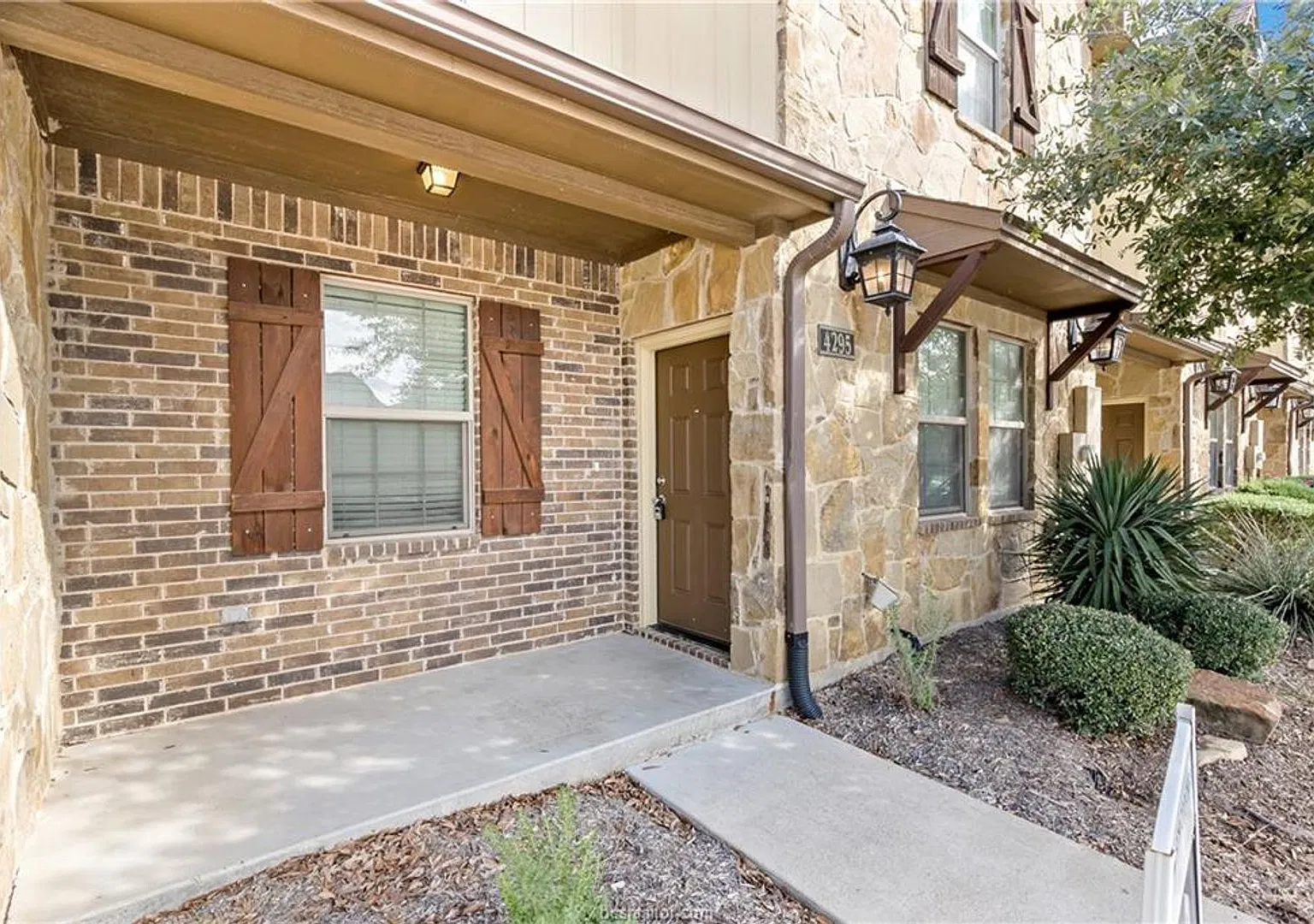 4299 Commando Trail — Photo 2