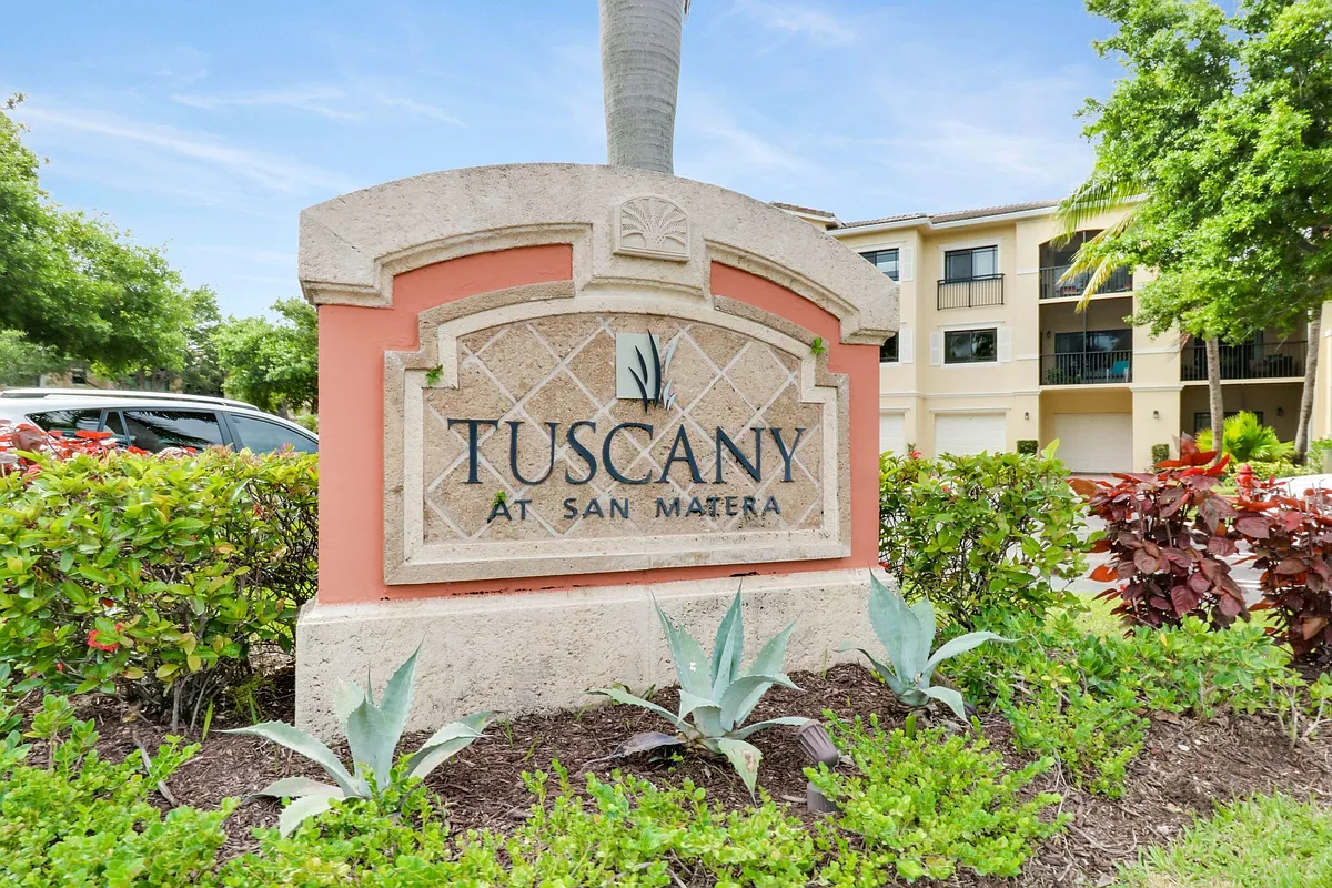 Building Photo - 2915 Tuscany Ct #201