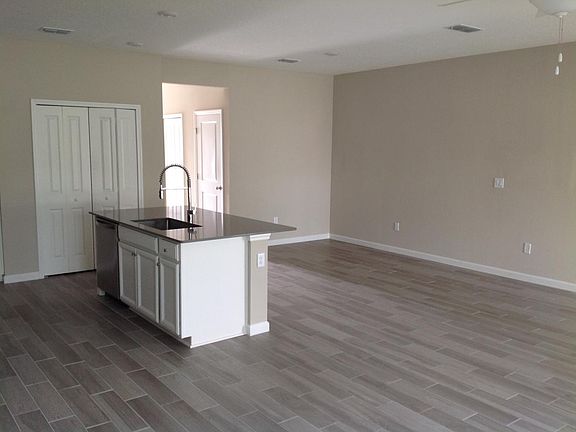 4th image of 12832 Josslyn Ln