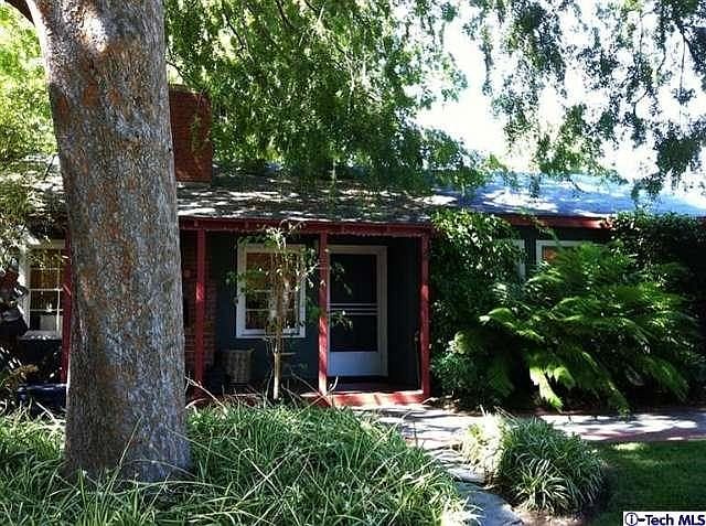 1st image of 1907 Oakwood St