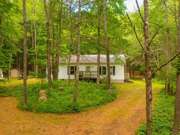 287 N Kickerville Ln, Long Lake, NY 12847