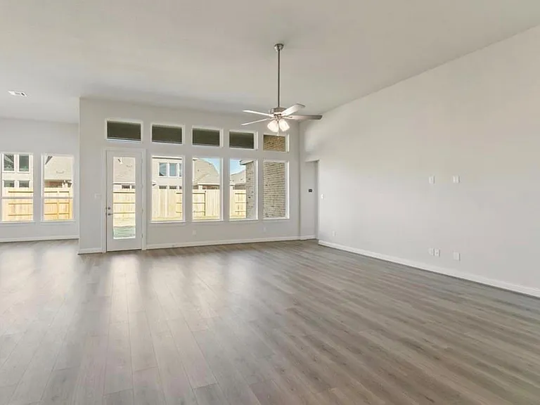423 Blue River Trl — Photo 2