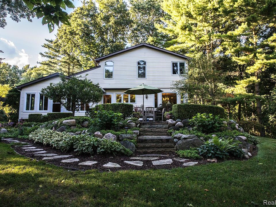 1st image of 1970 Applewood Ln