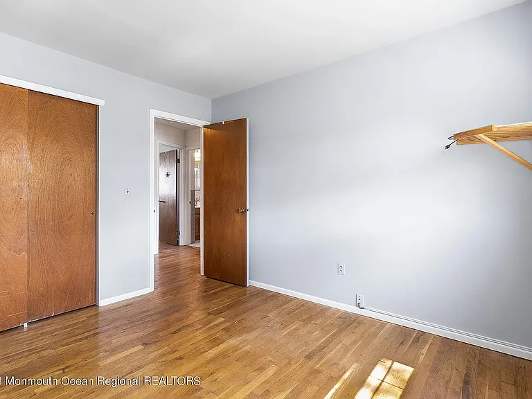 648 Longview Dr — Photo 8