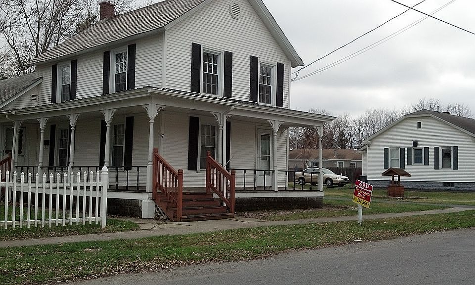 1st image of 15-19 La Claire St