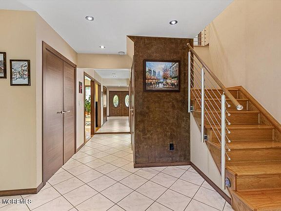 5th image of 9 Manor Court