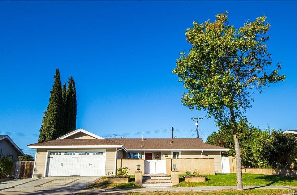 1st image of 611 E Glendora Ave