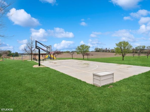 303 Garner Dr, Waverly, IA 50677
