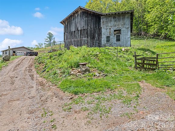 4th image of 3607 Max Patch Rd