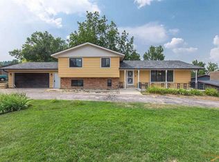 3123 Iris Dr, Rapid City, SD 57702