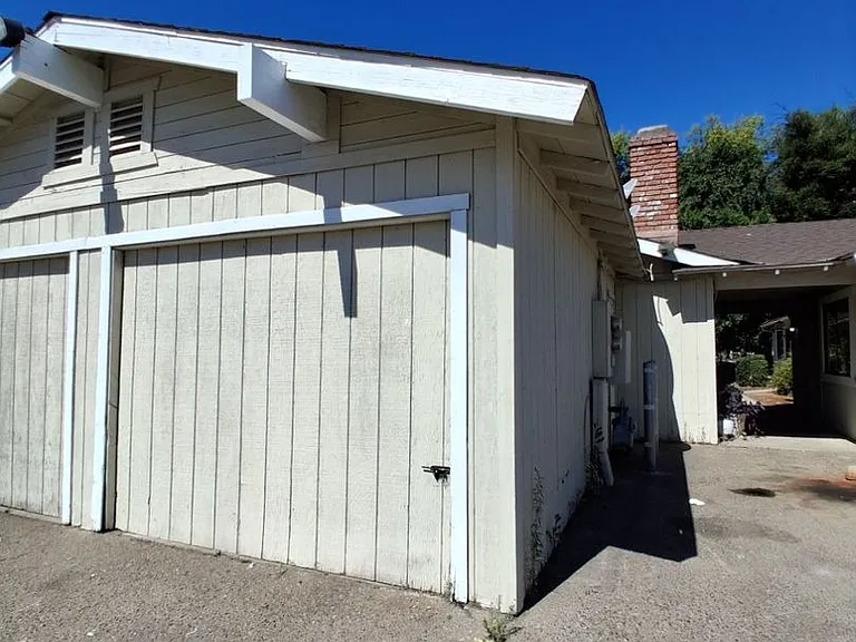 2306 N Fruit — Photo 2