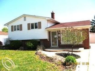 3123 Grange Rd, Trenton, MI 48183