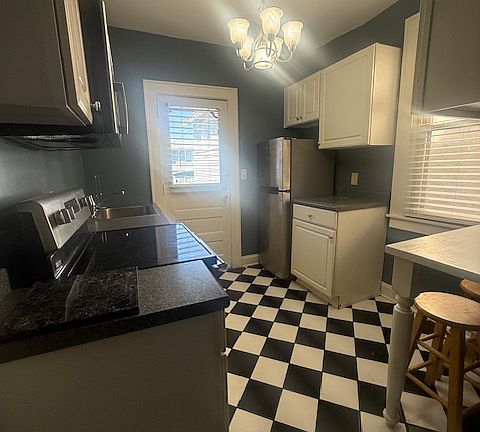 5th image of 407 Maxwell St #D