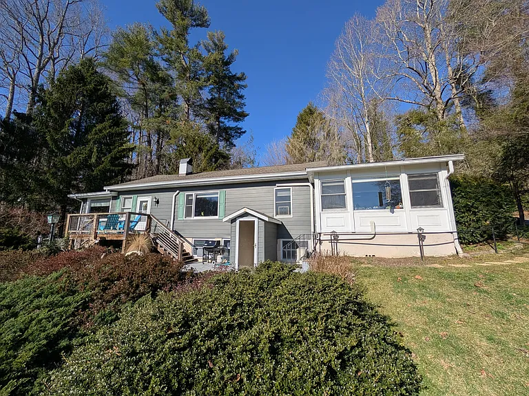 115 Lake Dr — Photo 14