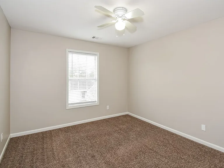 204 Providence Dr — Photo 14