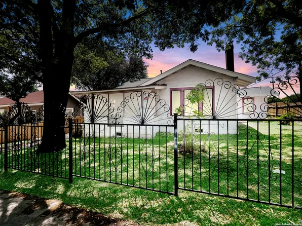 1036 W Russell Pl, San Antonio, TX 78212