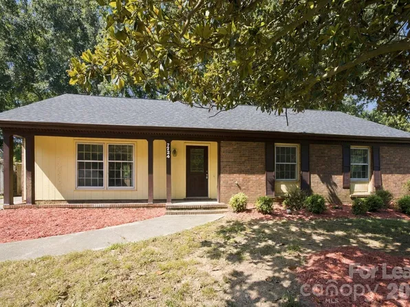 7724 Winterset Dr, Charlotte, NC 28270