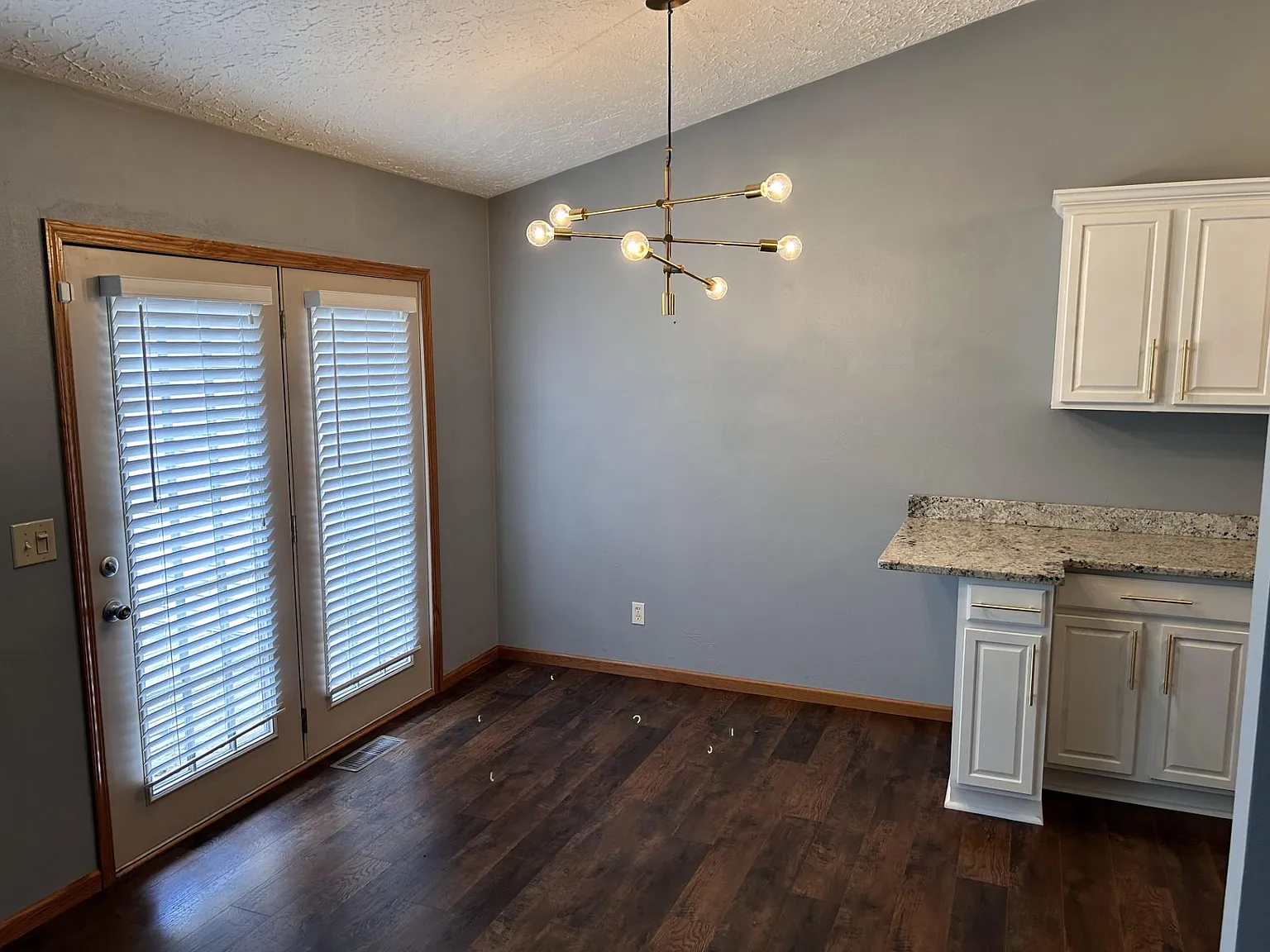 2 bed, 1044 sqft, $1,750 — Photo 4