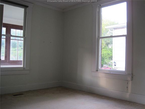5th image of 607 Maywood Ave W